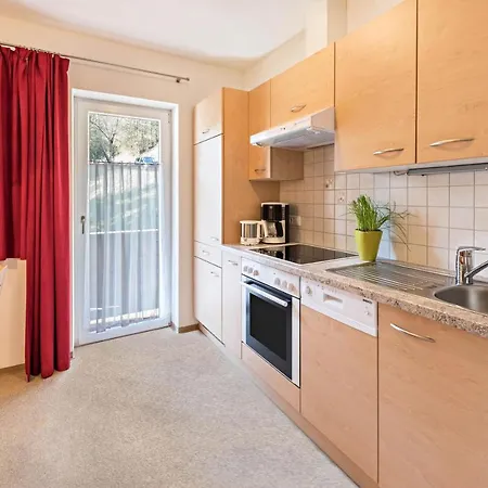 Helena Apartment *